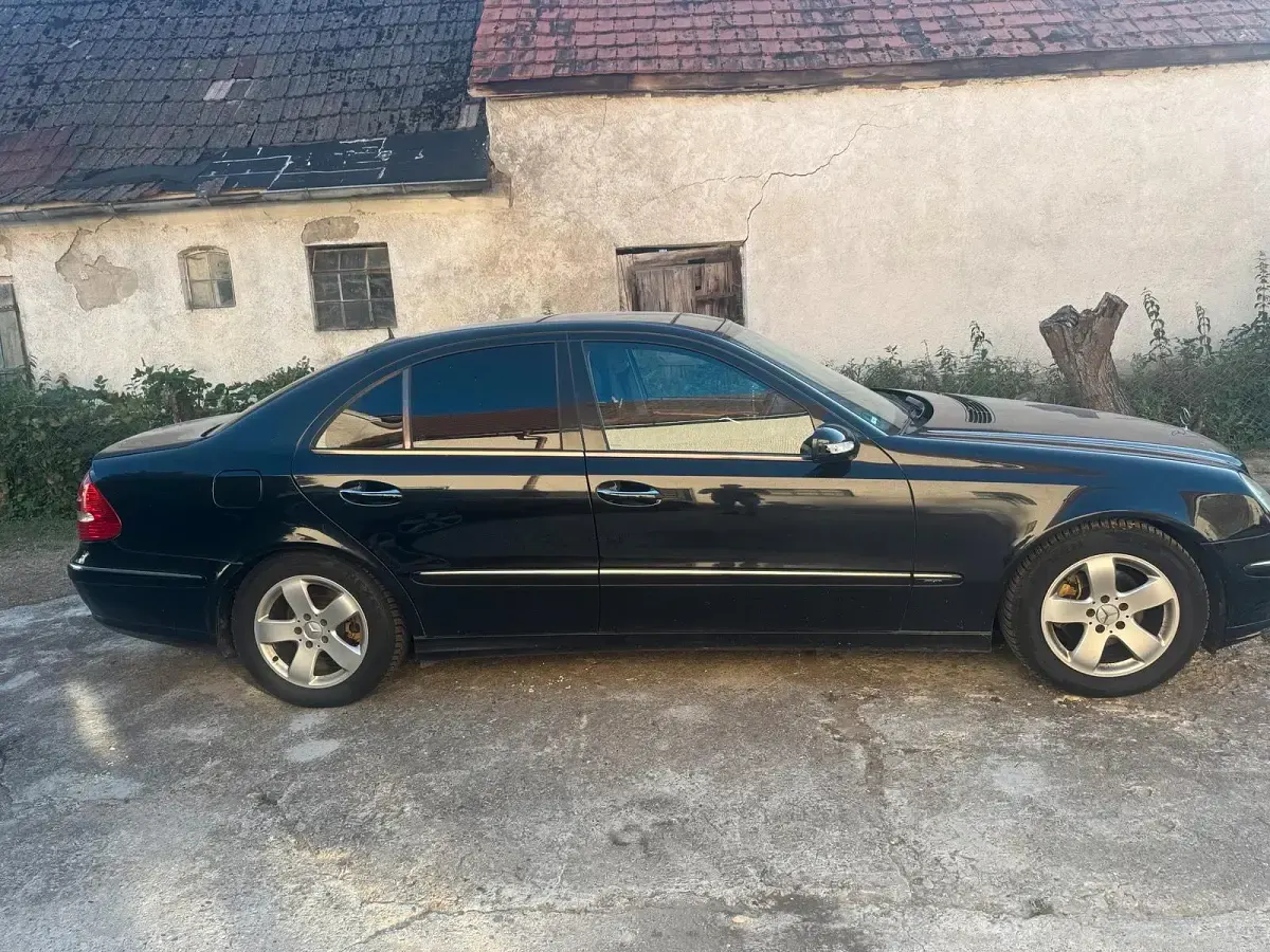 Gebraucht Mercedes E320 204 PS (150 kW) 2004 Schwarz Limousine