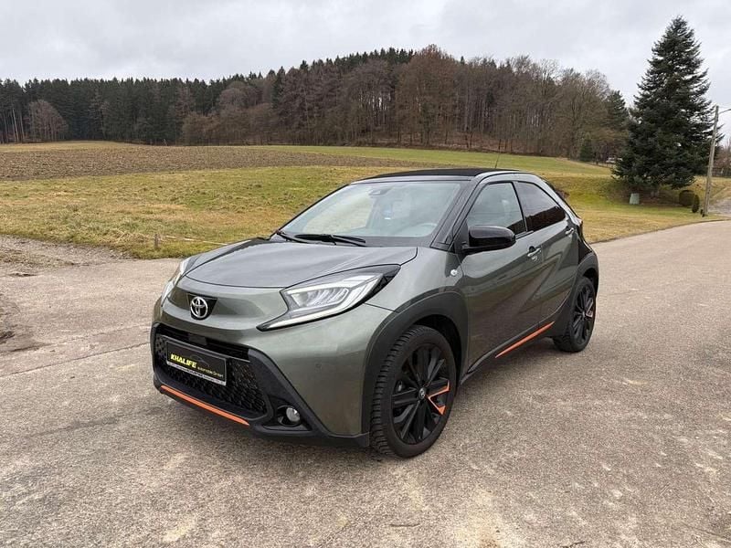 Gebraucht Toyota Aygo X-plore 72 PS (52 kW) 2022 Grau Kleinwagen