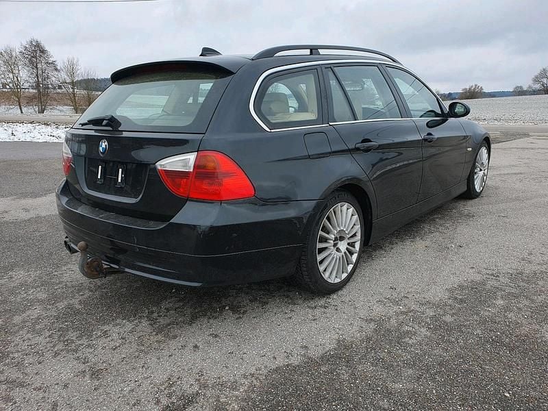 Gebraucht BMW 325 197 PS (144 kW) 2008 Schwarz Kombi