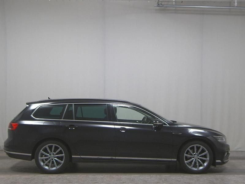 Schwarz Gebraucht 2020 VW Passat R-line Kombi | 21.480 € (Guter Preis) - Bild 1/4