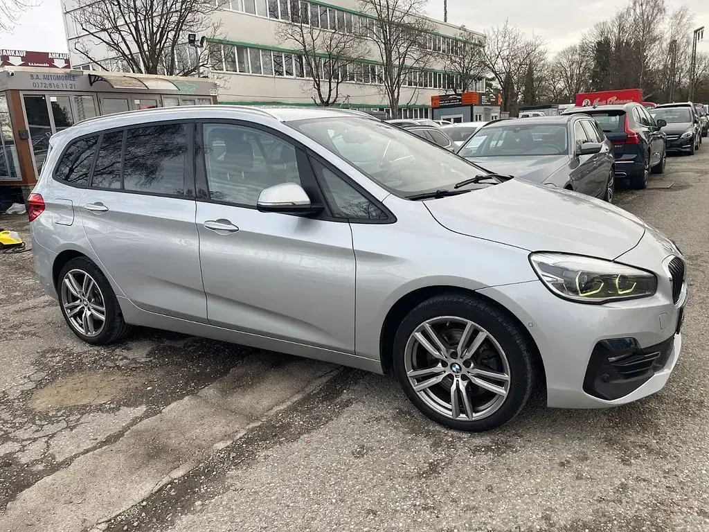Gebraucht BMW 220 Gran Tourer Sport Line 190 PS (139 kW) 2019 Silber Van / Kleinbus
