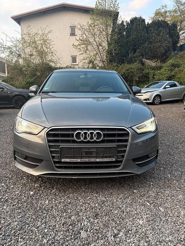 Gebraucht Audi A3 Attraction 116 PS (85 kW) 2015 Grau Limousine