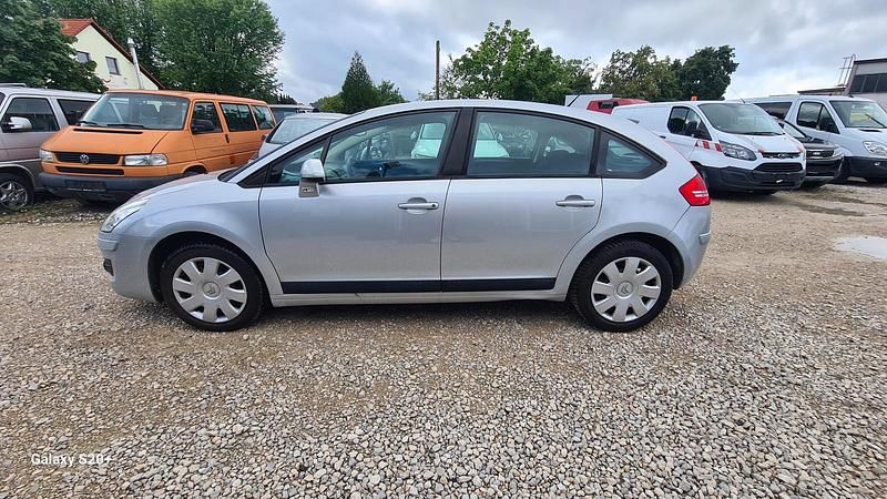 Grau Gebraucht 2009 Citroën C4 Limousine | 1.150 € (Fairer Preis) - Bild 1/4