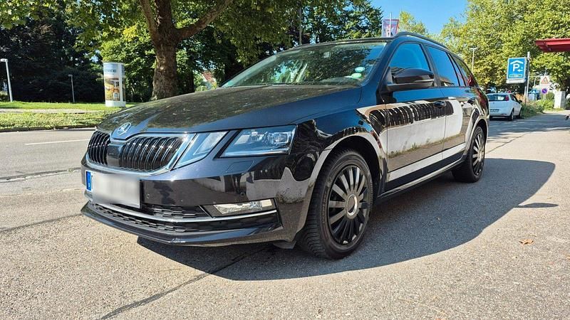 Schwarz Gebraucht 2018 Skoda Octavia Kombi | 15.500 € (Fairer Preis) - Bild 1/4