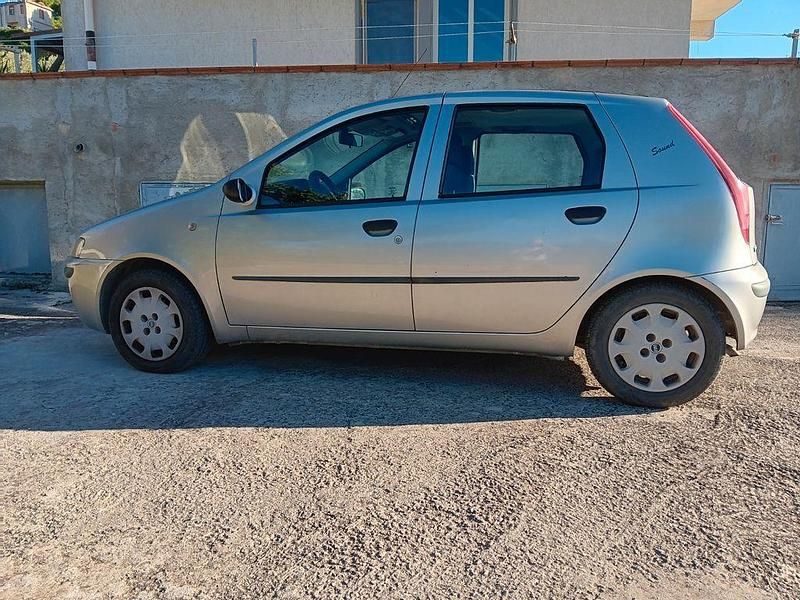Silber Gebraucht 2000 Fiat Punto Kleinwagen | 1.300 € (Fairer Preis) - Bild 1/4