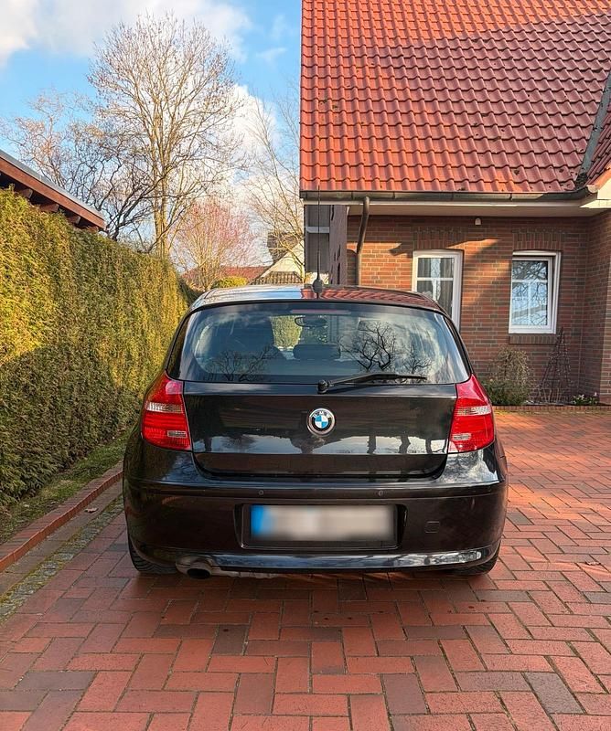 Gebraucht BMW 116 122 PS (89 kW) 2010 Schwarz Kleinwagen