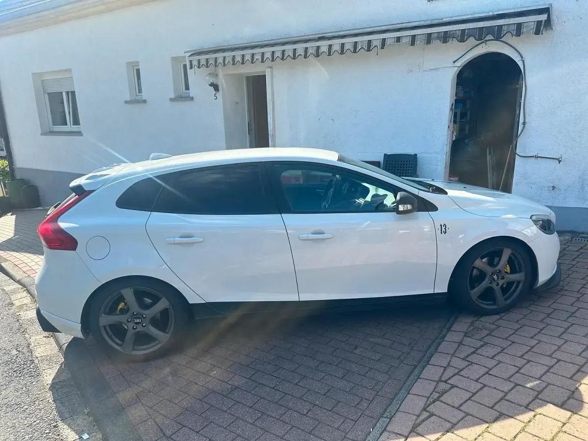 Gebraucht Volvo V40 You! 200 PS (147 kW) 2014 Weiß Limousine