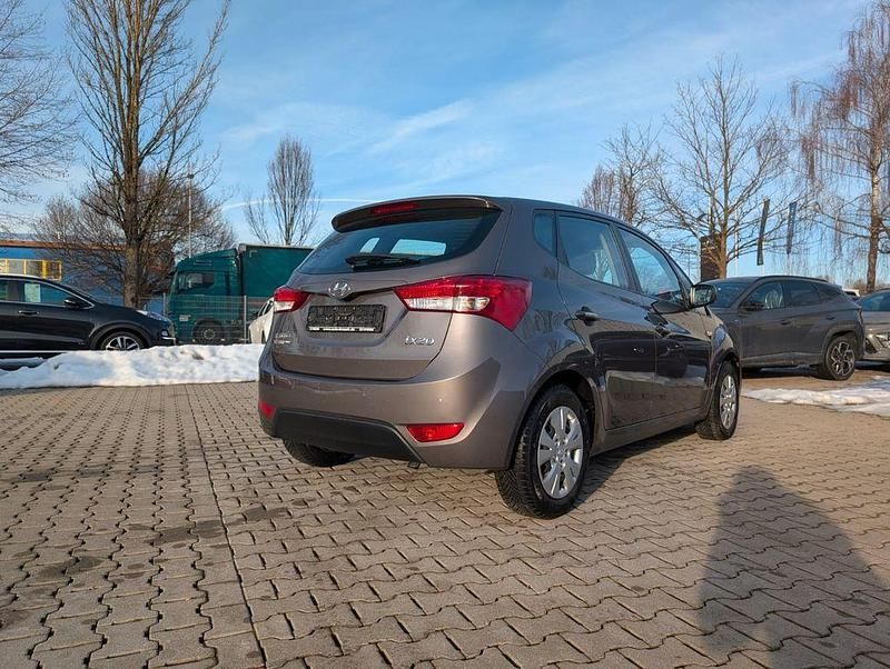Gebraucht Hyundai ix20 90 PS (66 kW) 2013 Braun Kleinwagen