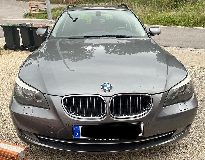 Grau Gebraucht 2007 BMW 523 Kombi | 6.399 € (Fairer Preis) - Bild 1/4