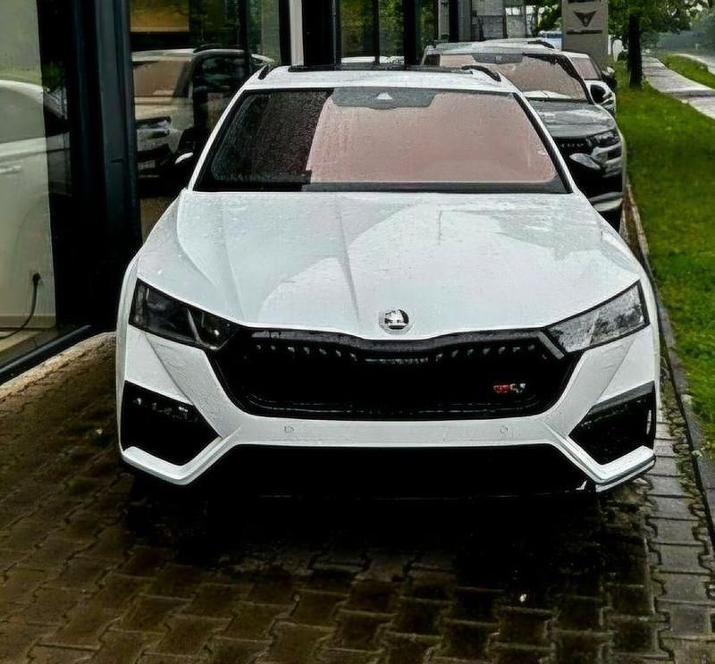 Weiß Gebraucht 2024 Skoda Octavia RS Kombi | 41.990 € (Fairer Preis) - Bild 1/4