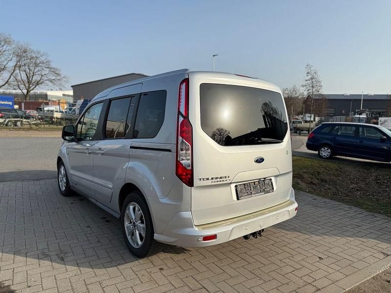 Gebraucht Ford Tourneo Connect Titanium 116 PS (85 kW) 2015 Silber Van / Kleinbus
