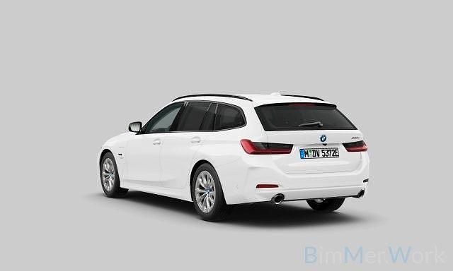 Gebraucht BMW 320e 204 PS (150 kW) 2023 Weiß Limousine