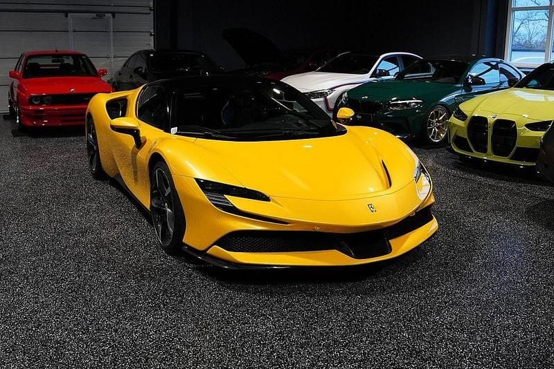 Second-hand Ferrari SF90 2022 Galben Berlinǎ