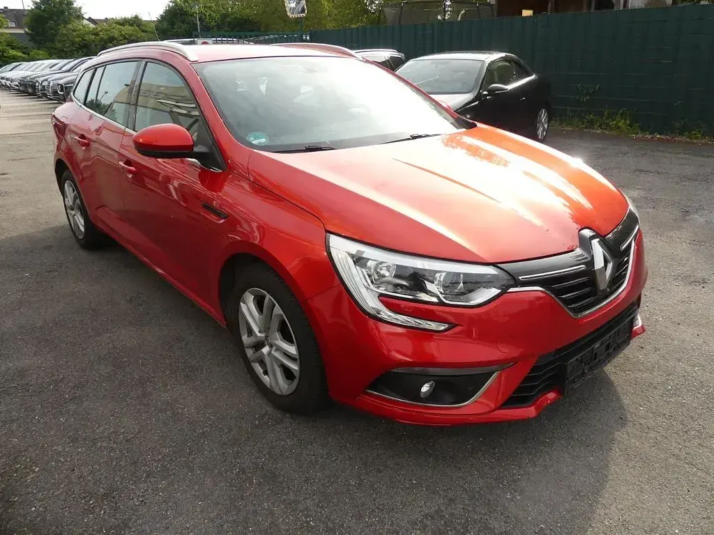 Gebraucht Renault Mégane Experience 132 PS (97 kW) 2016 Rot Limousine
