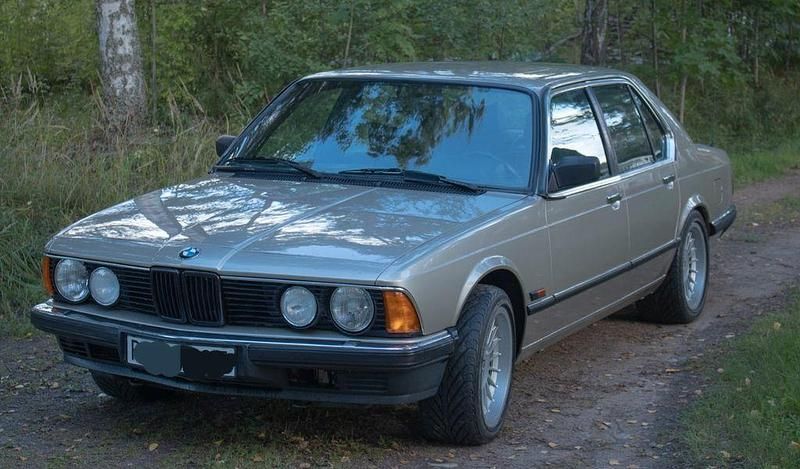 Second-hand BMW 745 252 CP (185 kW) 1983 Bej Berlinǎ