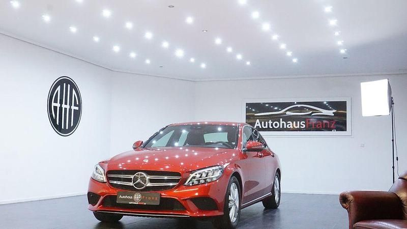 Rot Gebraucht 2020 Mercedes C200 Limousine | 25.997 € (Fairer Preis) - Bild 1/4
