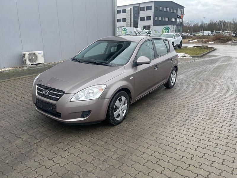 Gebraucht Kia Ceed 109 PS (80 kW) 2009 Braun Kleinwagen