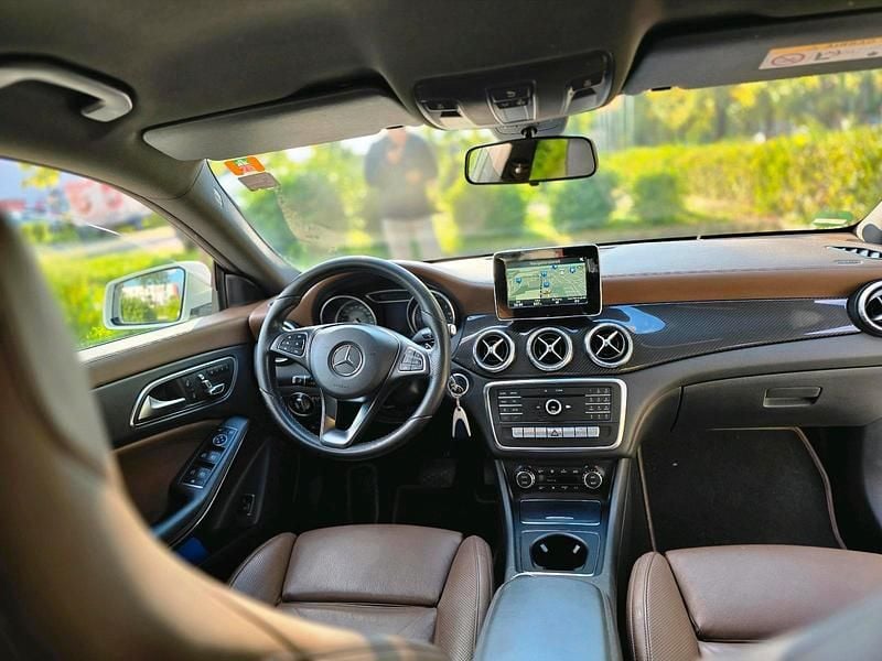 Weiß Gebraucht 2016 Mercedes CLA200 Coupé | 15.100 € (Fairer Preis) - Bild 1/4