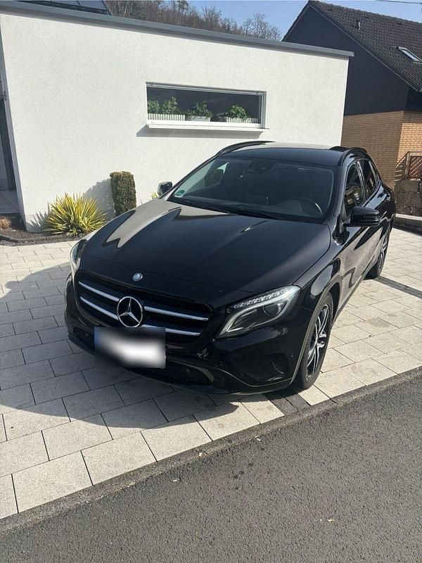 Gebraucht Mercedes GLA220 177 PS (130 kW) 2016 Schwarz SUV