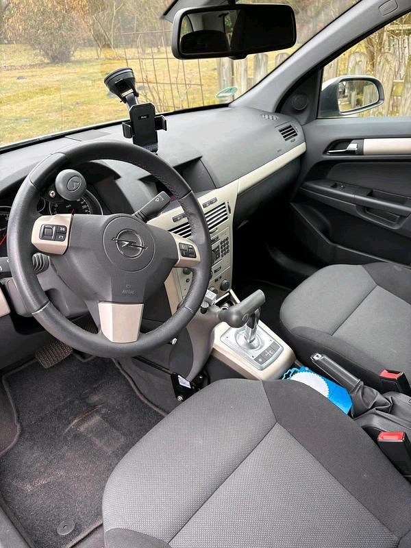 Gebraucht Opel Astra 105 PS (77 kW) 2007 Silber Kombi