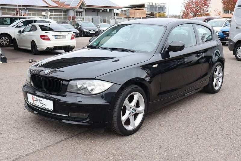 Schwarz Gebraucht 2011 BMW 116 Advantage Kleinwagen | 3.950 € (Fairer Preis) - Bild 1/4