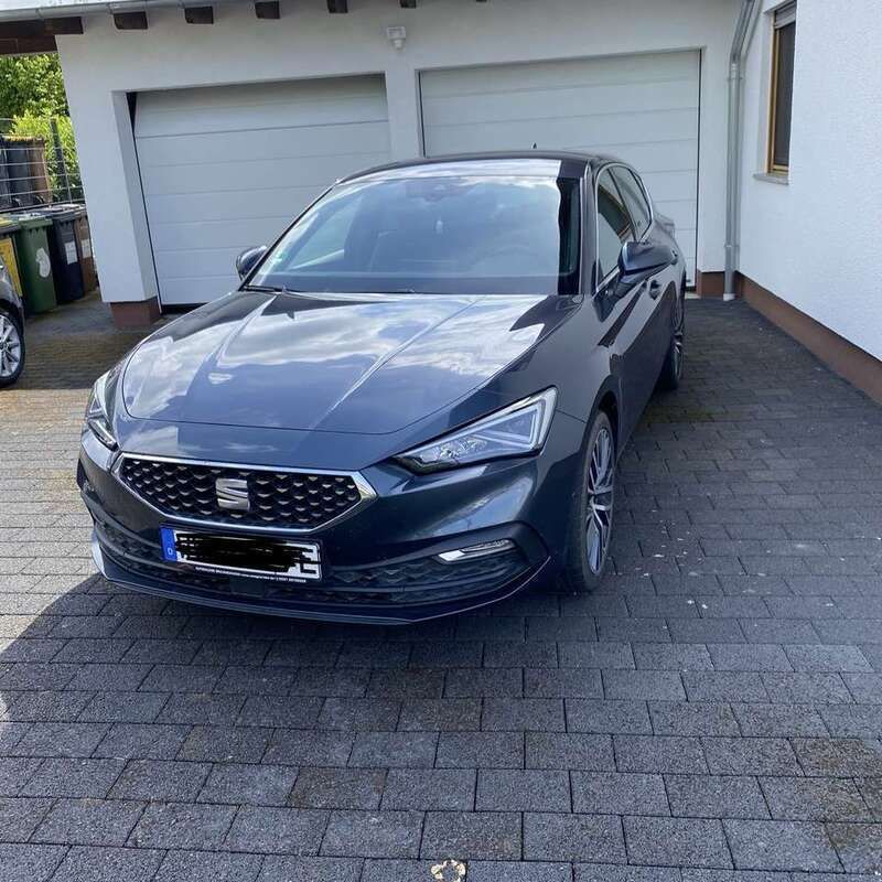 Grau Gebraucht 2021 Seat Leon XCELLENCE Limousine | 18.500 € (Superpreis) - Bild 1/4