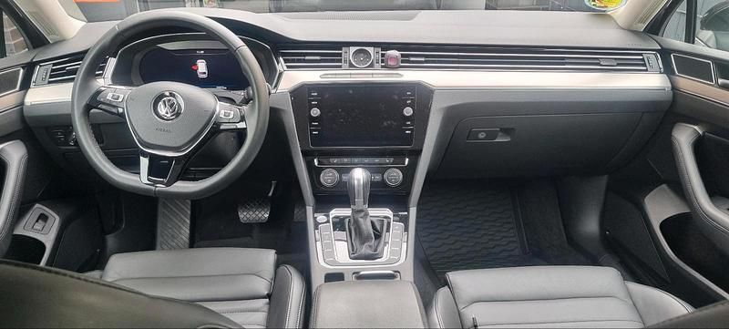 Gebraucht VW Passat 179 PS (131 kW) 2018 Grau Kombi