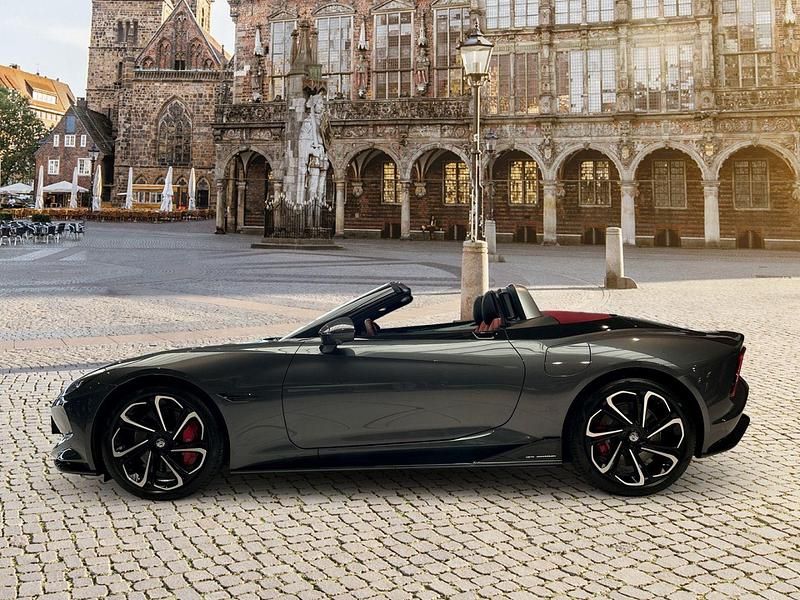 Neu MG Cyberster 375 kW (510 PS) 2025 Medal silver Cabrio