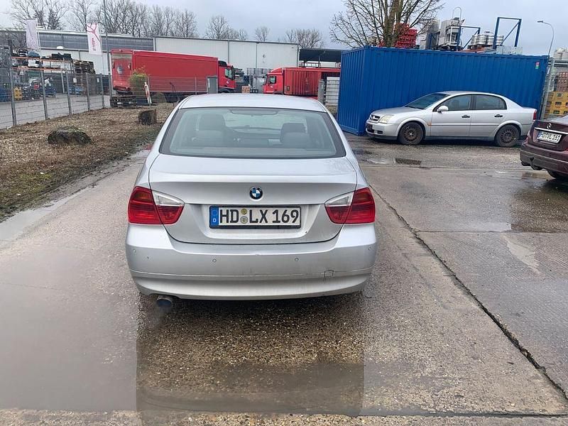 Gebraucht BMW 320 150 PS (110 kW) 2005 Silber Limousine