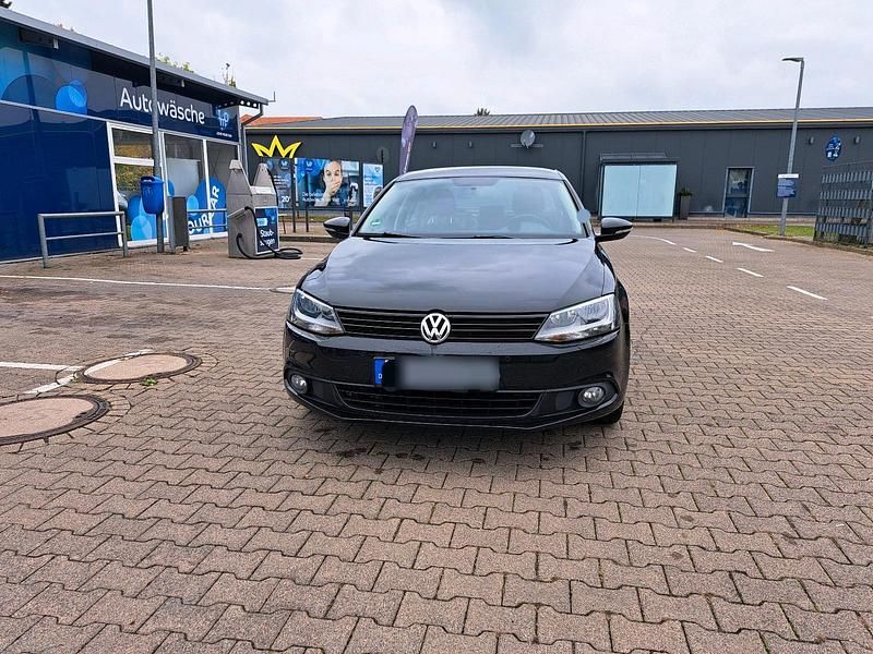 Gebraucht VW Jetta 105 PS (77 kW) 2012 Limousine