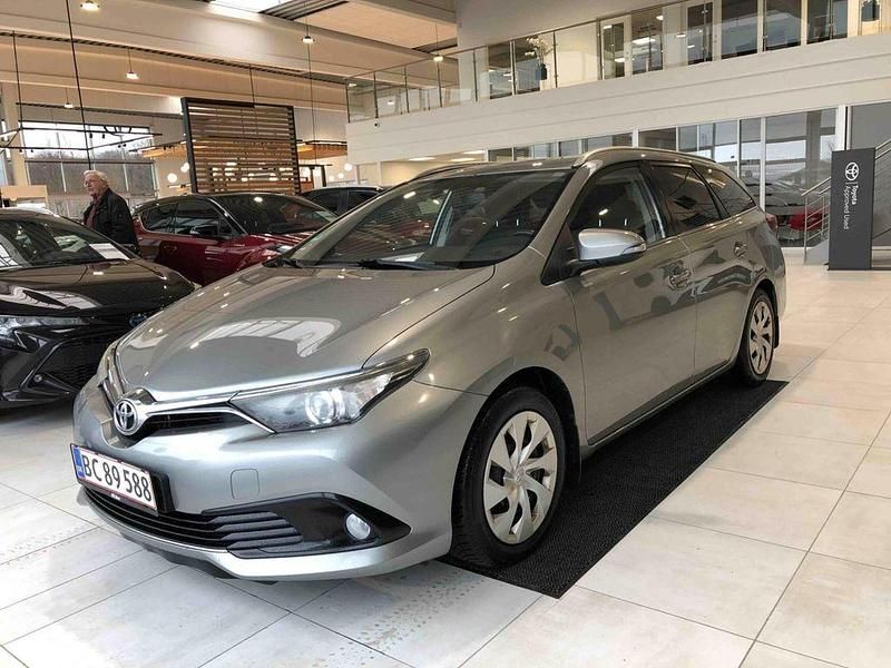 Gebraucht Toyota Auris Design 111 PS (81 kW) 2016 Grau Limousine