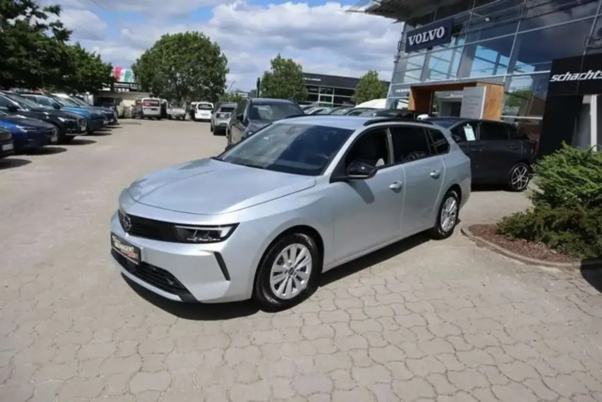 Neu Opel Astra Edition 131 PS (96 kW) 2025 Kristall silber metallic Kombi