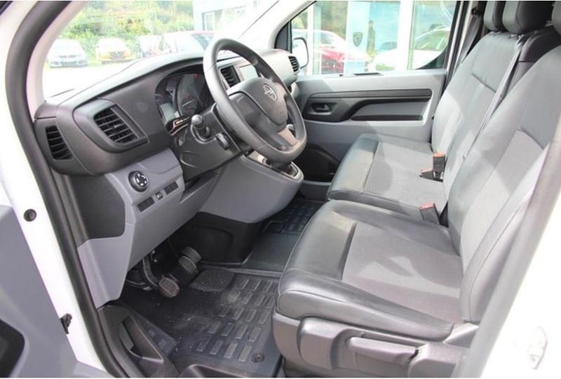Gebraucht Opel Vivaro 122 PS (89 kW) 2021 Weiß Van / Kleinbus
