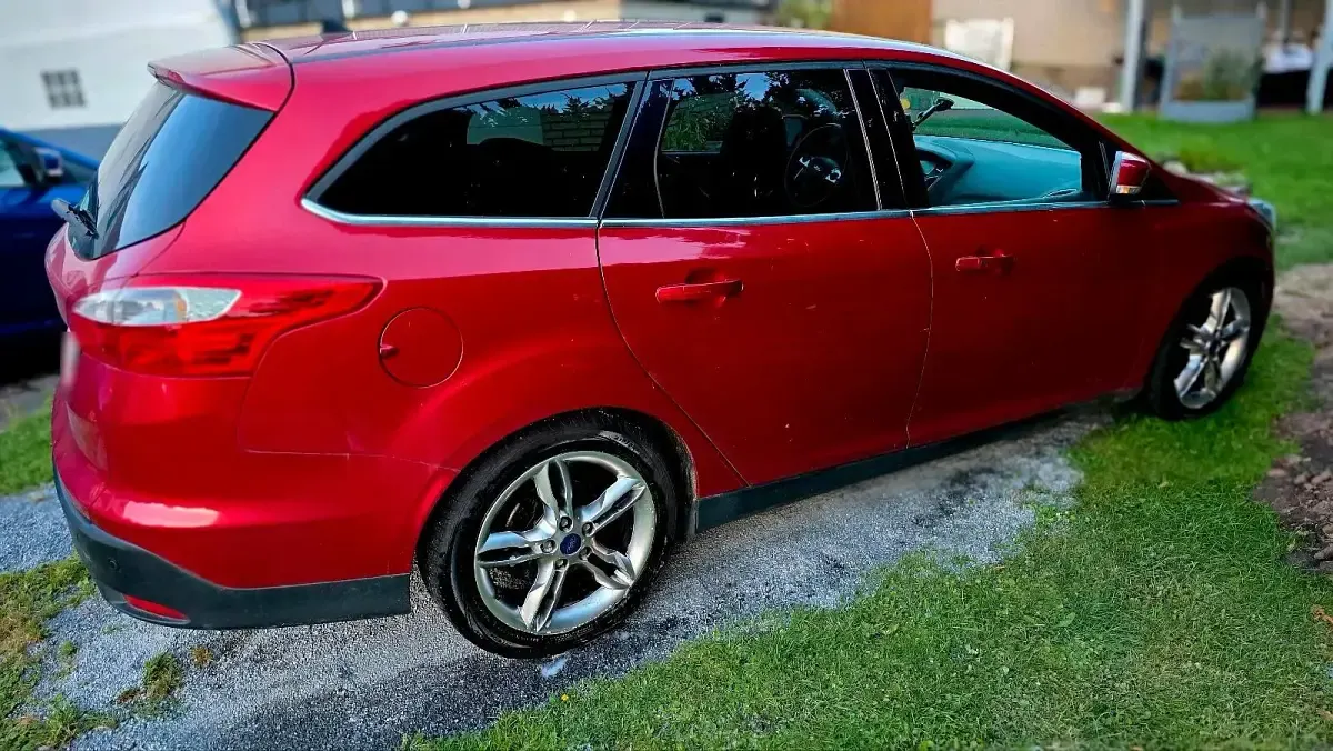 Gebraucht Ford Focus 165 PS (121 kW) 2013 Rot Kombi