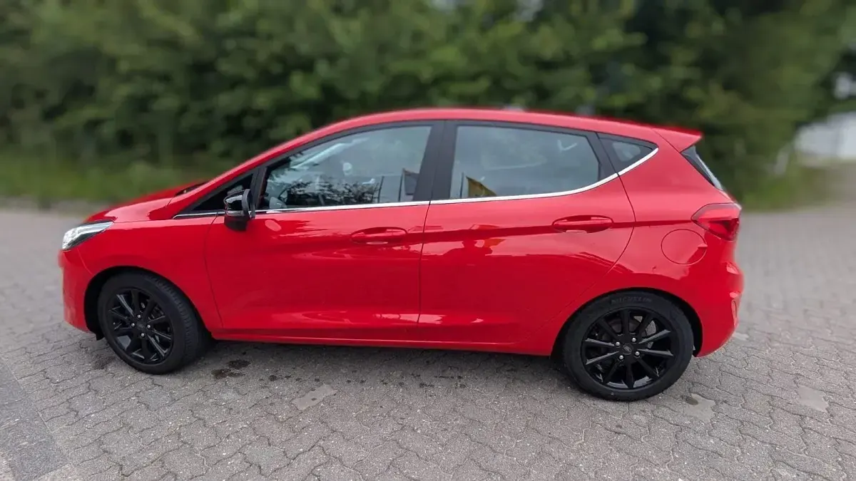 Gebraucht Ford Fiesta Titanium 101 PS (74 kW) 2017 Rot Kleinwagen