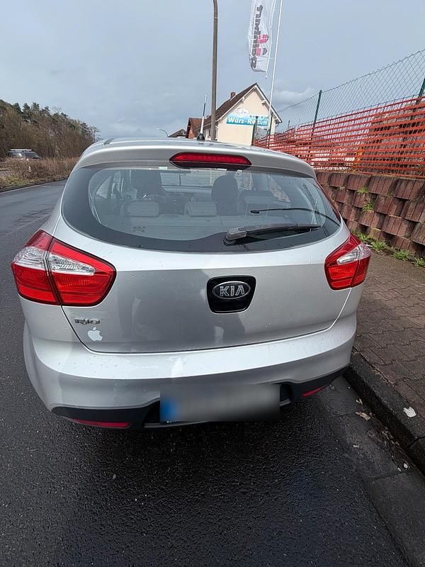 Gebraucht Kia Rio Edition 7 86 PS (63 kW) 2013 Grau Coupé