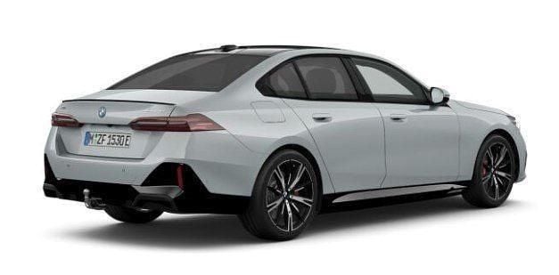 Neu BMW 550e Performance 489 PS (359 kW) 2026 Grau Limousine