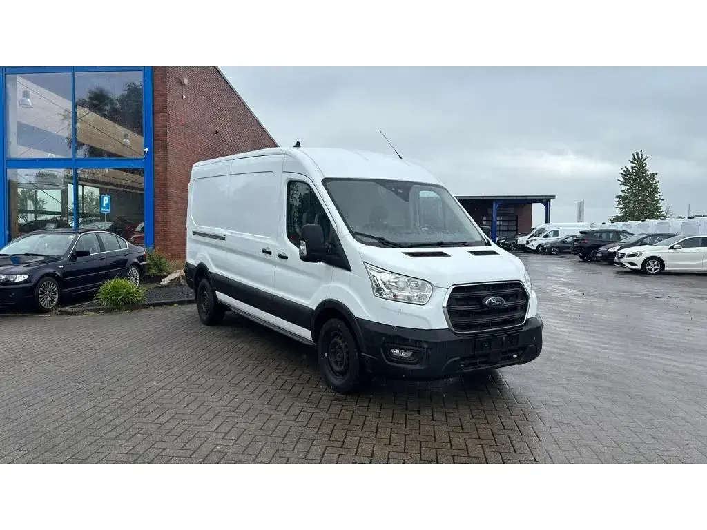 Gebraucht Ford Transit Trend 131 PS (96 kW) 2021 Weiß Limousine