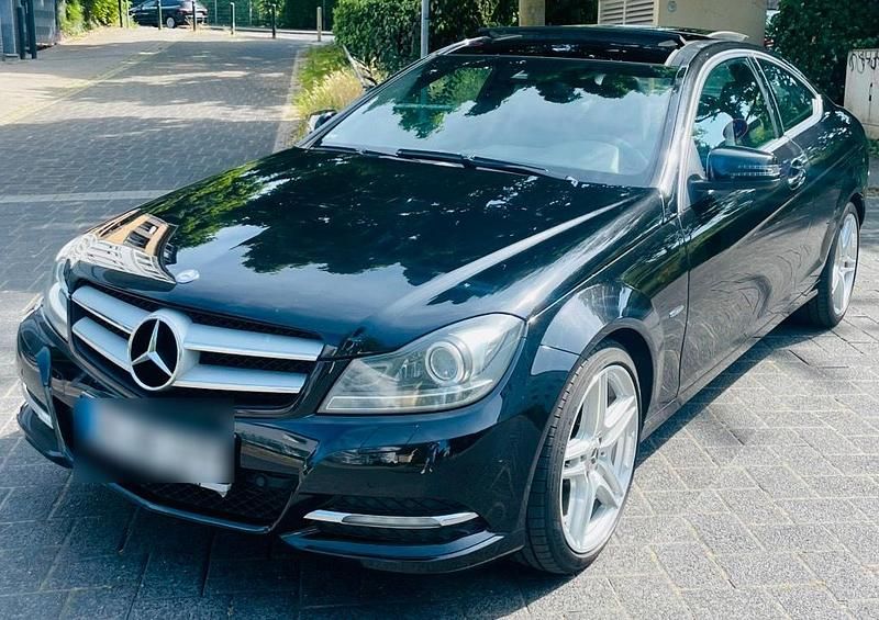 Schwarz Gebraucht 2011 Mercedes C250 AMG Coupé | 7.900 € (Guter Preis) - Bild 1/4