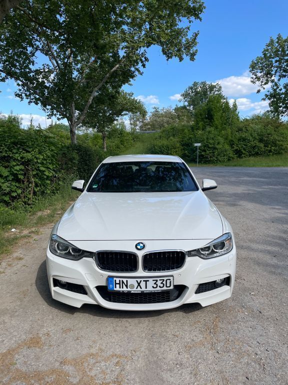 Weiß Gebraucht 2013 BMW 330 M Sport Limousine | 16.499 € (Fairer Preis) - Bild 1/4