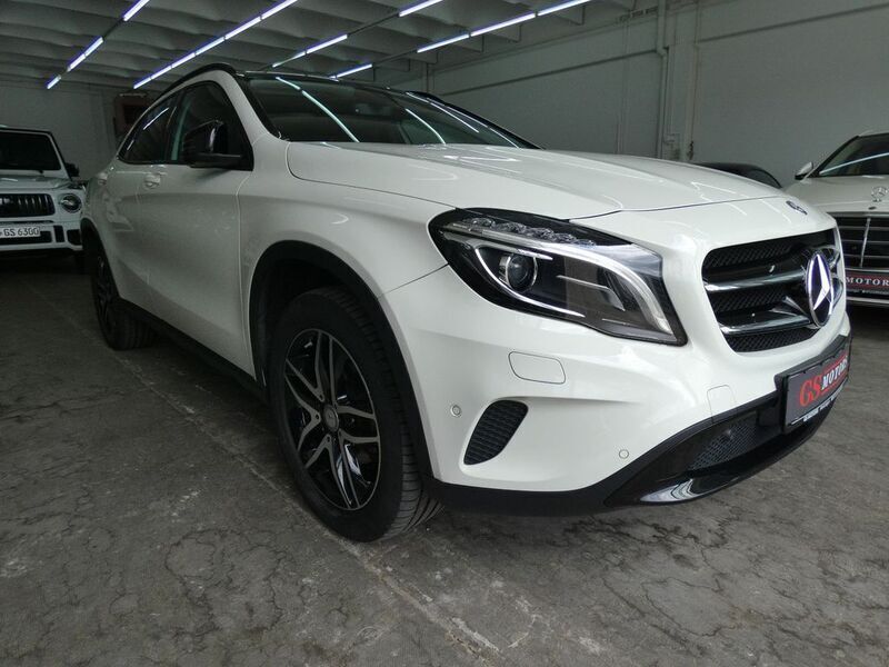 Weiß Gebraucht 2016 Mercedes GLA200 Progressive SUV | 19.699 € (Fairer Preis) - Bild 1/4