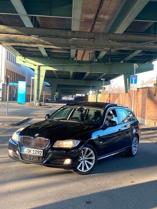 Gebraucht BMW 325 197 PS (144 kW) 2009 Schwarz Kombi