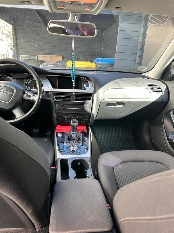 Gebraucht Audi A4 105 PS (77 kW) 2010 Schwarz Kombi