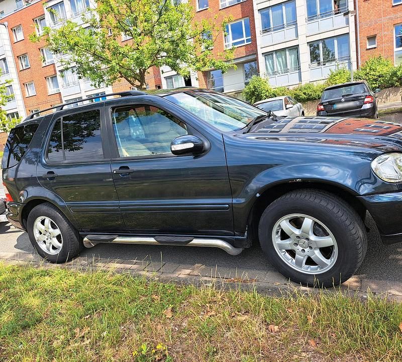 Gebraucht Mercedes ML270 170 PS (125 kW) 2004 Blau SUV