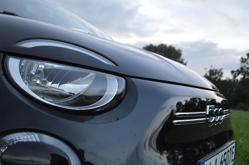 Schwarz Gebraucht 2022 Fiat 500e Icon Kleinwagen | 16.999 € (Superpreis) - Bild 1/4