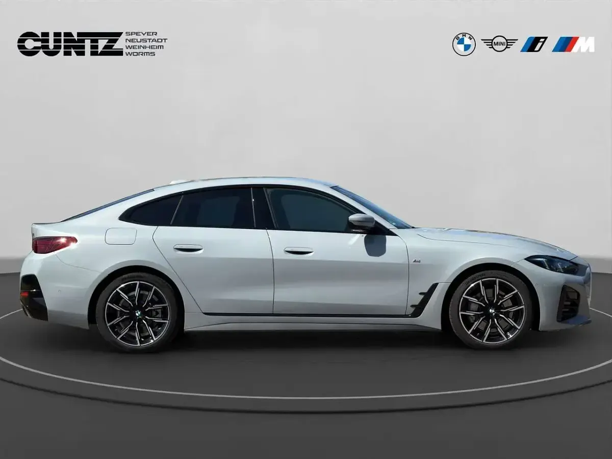 Neu BMW 430 M Sport 245 PS (180 kW) 2026 Grau Coupé