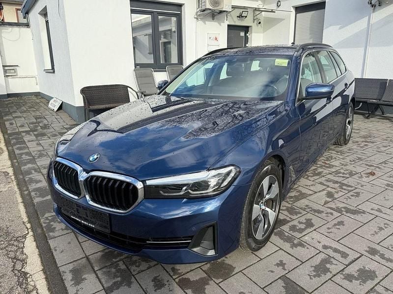 Gebraucht BMW 520 190 PS (139 kW) 2022 Phytonicblau metallic Kombi
