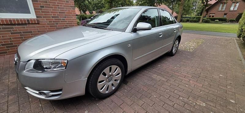 Silber Gebraucht 2005 Audi A4 Limousine | 3.000 € (Guter Preis) - Bild 1/4