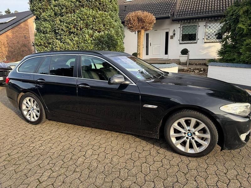 Gebraucht BMW 520 Sport Line 184 PS (135 kW) 2013 Schwarz Limousine