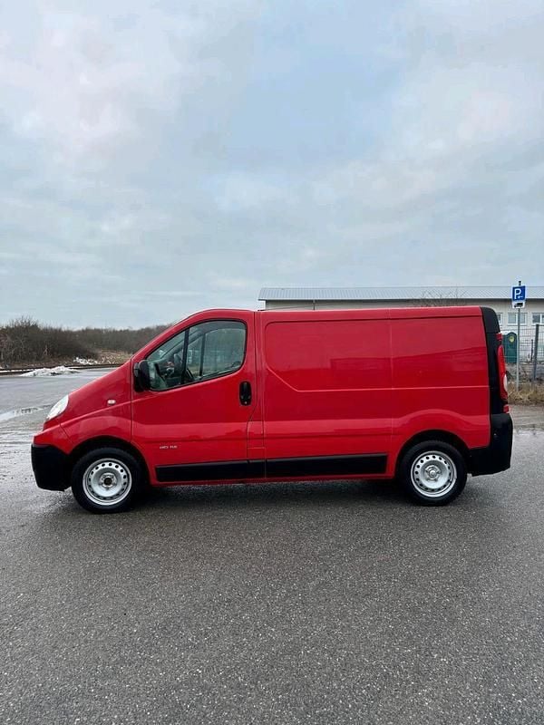 Gebraucht Renault Trafic 115 PS (84 kW) 2010 Rot Van / Kleinbus